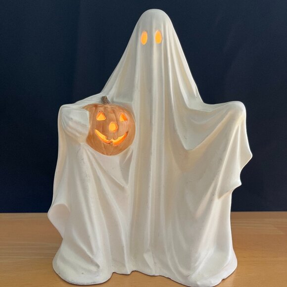 Vintage 1972 Hand-Painted White Ghost holding Pumpkin. Light up/Cord & Bulb. - Picture 1 of 9